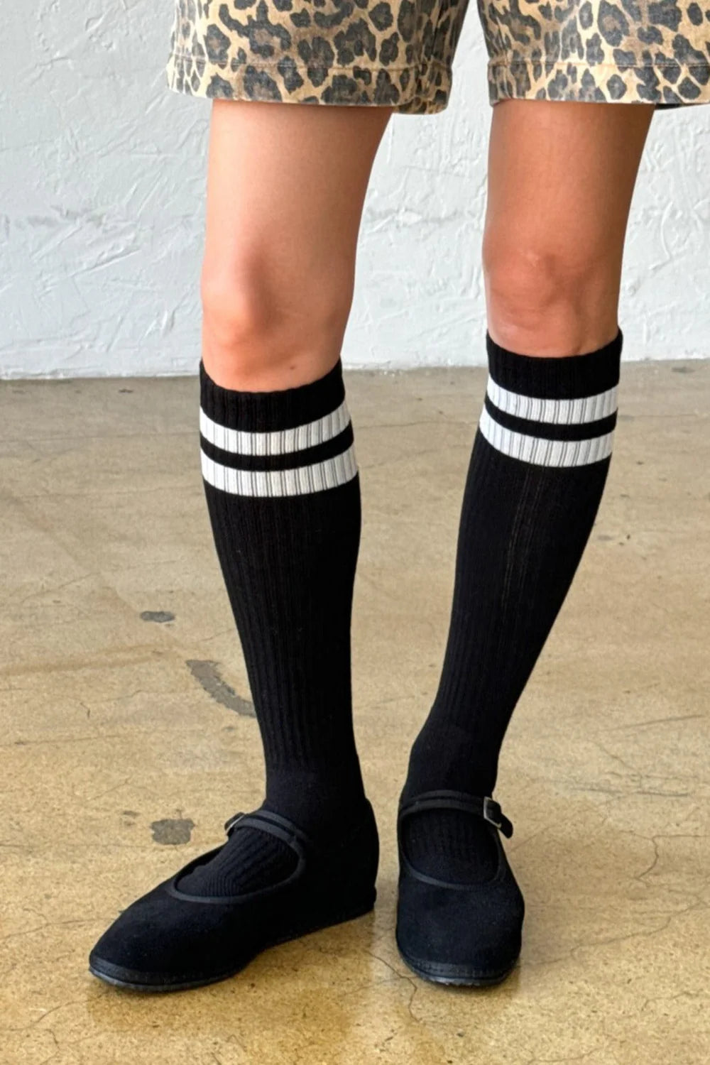 LE BON SHOPPE - Knee High Boyfriend Socks - Black