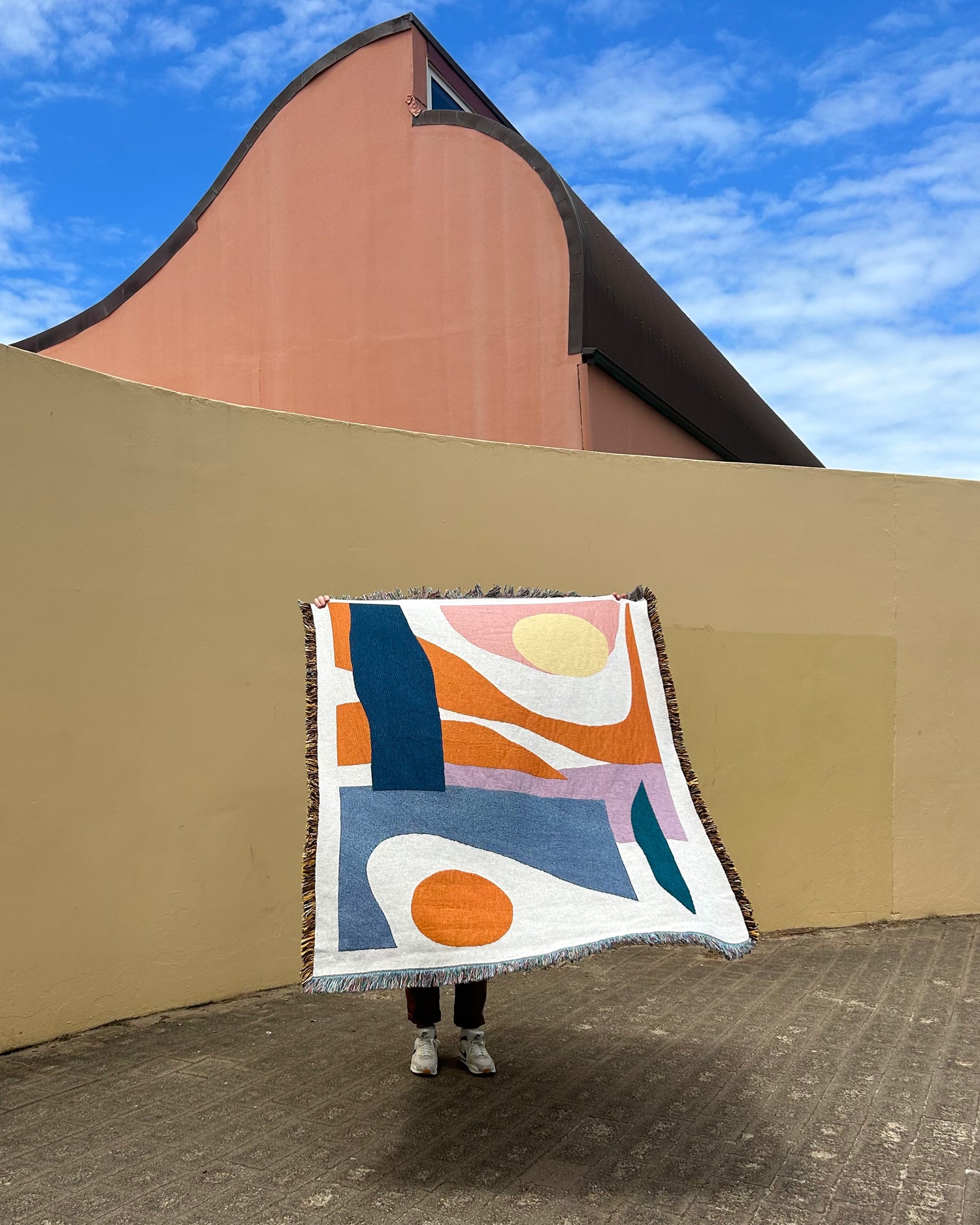 SLOW DOWN STUDIO - Essien Throw