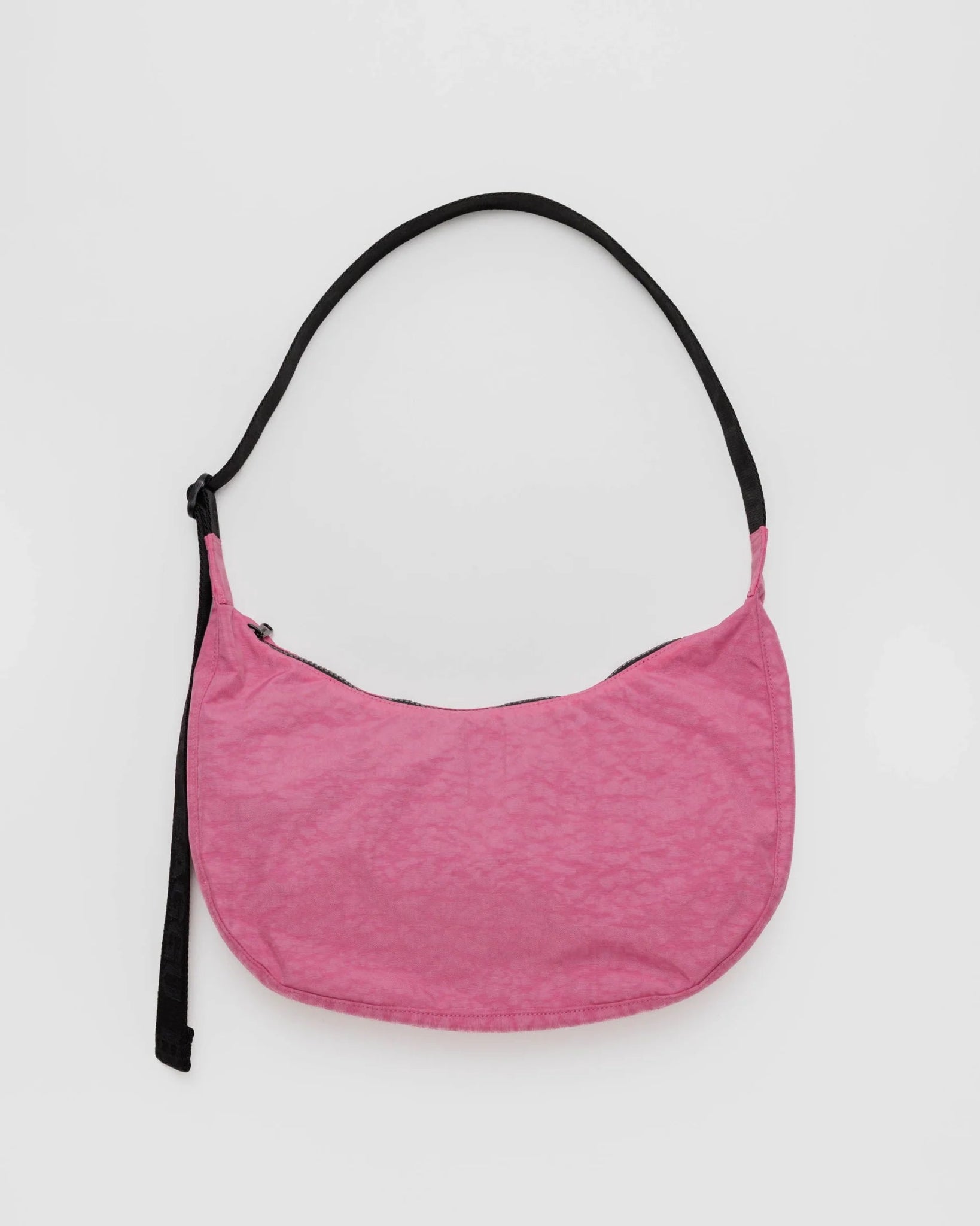 BAGGU Medium Nylon Crescent Bag -Azalea Pink